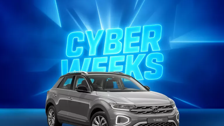 VW T-Roc in Grau vor blauem Hintergrund mit leuchtendem Schriftzug "CYBER WEEKS".