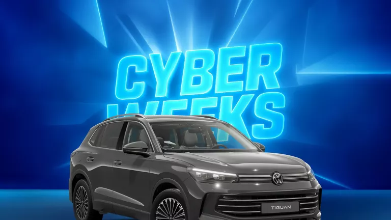 VW Tiguan in Grau vor blauem Hintergrund mit leuchtendem Schriftzug "CYBER WEEKS".