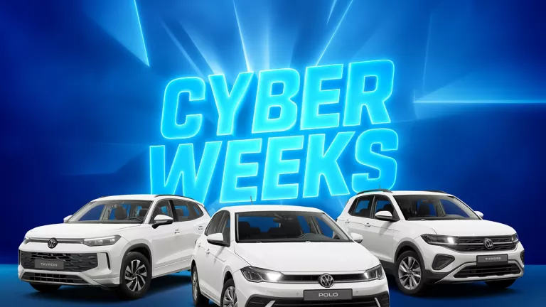 Drei VW-Modelle vor blauem Hintergrund mit leuchtendem Schriftzug "CYBER WEEKS".
