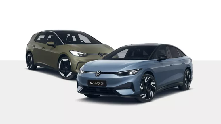 ID.3 und ID.7 vor weißem Hintergrund