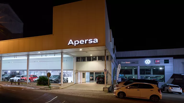 Fachada del concesionario Apersa Orense
