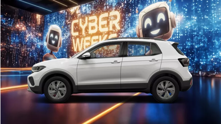 VW T-Cross in Weiß vor digitaler Wand mit leuchtendem Schriftzug "CYBER WEEKS" und zwei lächelnden Roboterfiguren.