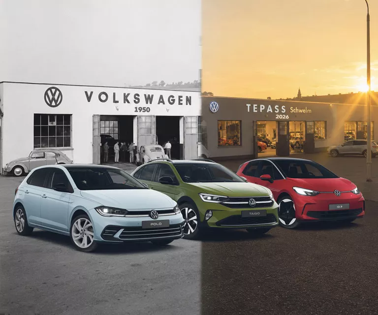 Den Hintergrund bildet ein Schwarz/Weiß Bild aus den 50er Jahren mit dem ehemaligen Firmengebäude und daneben das Gebäude im heutigen Look. Im Vordergrund stehen mehrere aktuelle Volkswagen Modelle.