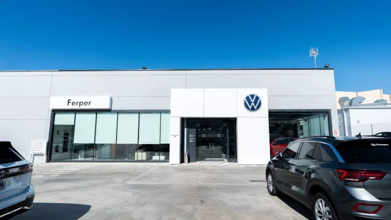 Fachada del concesionario Ferper Las Rozas