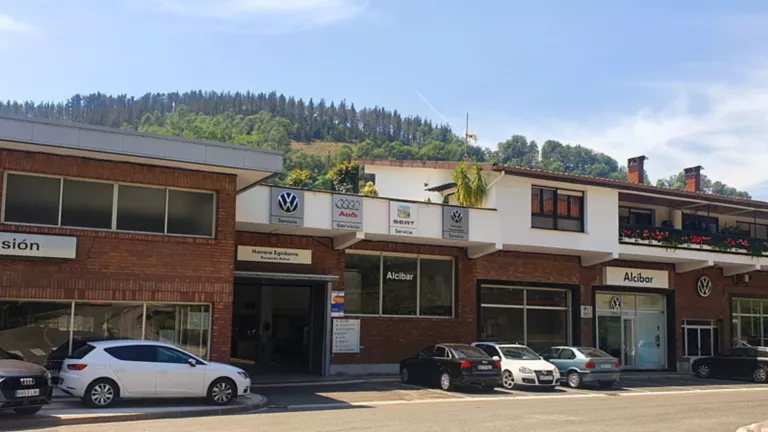 Fachada Concesionario Alcibar