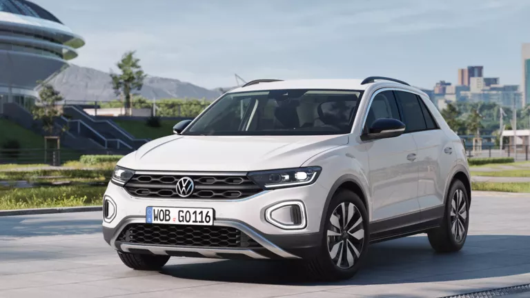 Seitliche Ansicht eines weißen T-Roc GOAL