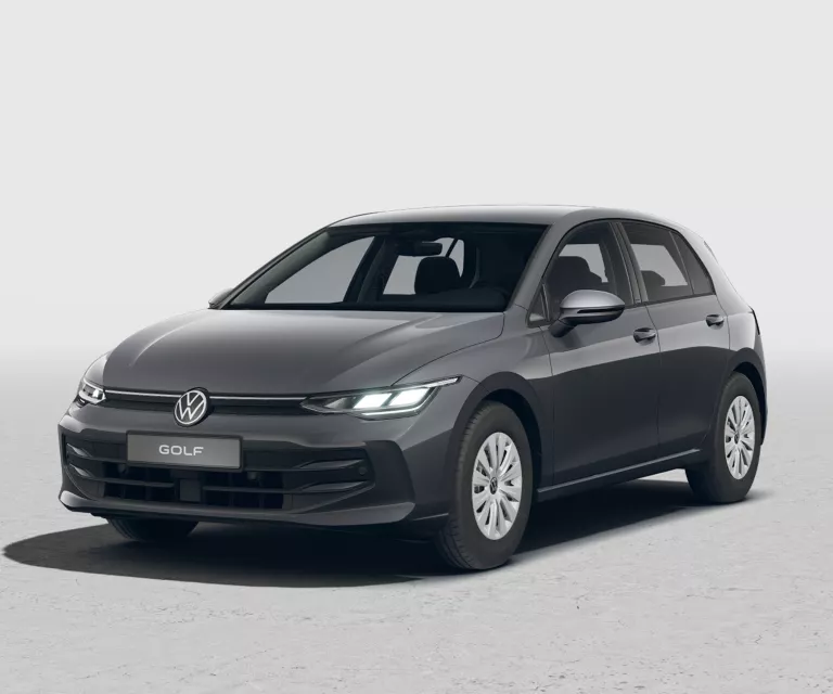 Dunkelgrauer VW Golf mit fünf Türen, LED-Scheinwerfern und Radkappen, Frontansicht leicht von rechts