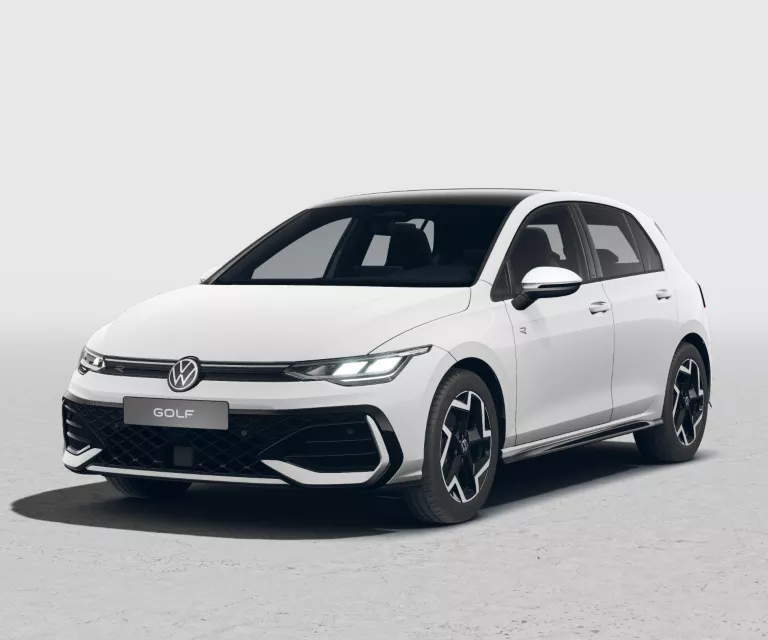 Weiß Schwarzer VW Golf mit fünf Türen, LED-Scheinwerfern und Radkappen, Frontansicht leicht von rechts