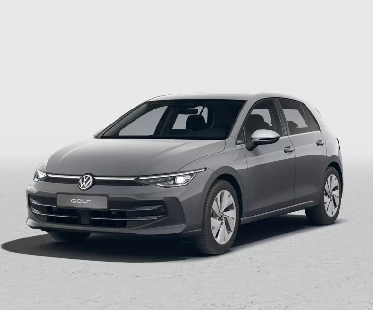 Dunkelgrauer VW Golf mit fünf Türen, LED-Scheinwerfern und Radkappen, Frontansicht leicht von rechts