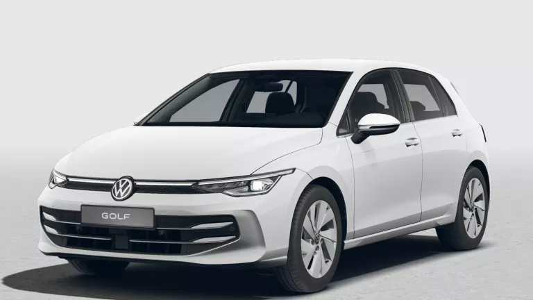 Ein weißer Golf Style steht im Winkel