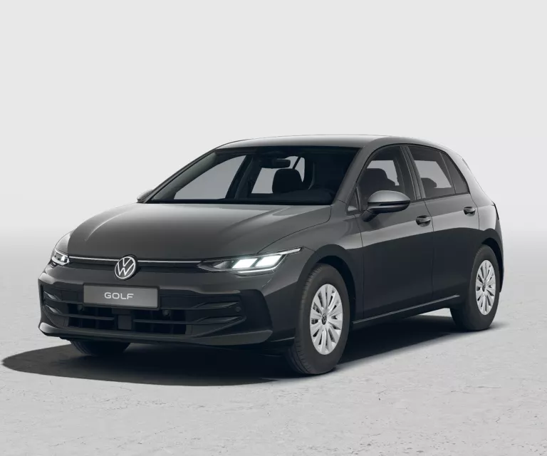 Dunkelgrauer VW Golf mit fünf Türen, LED-Scheinwerfern und Radkappen, Frontansicht leicht von rechts