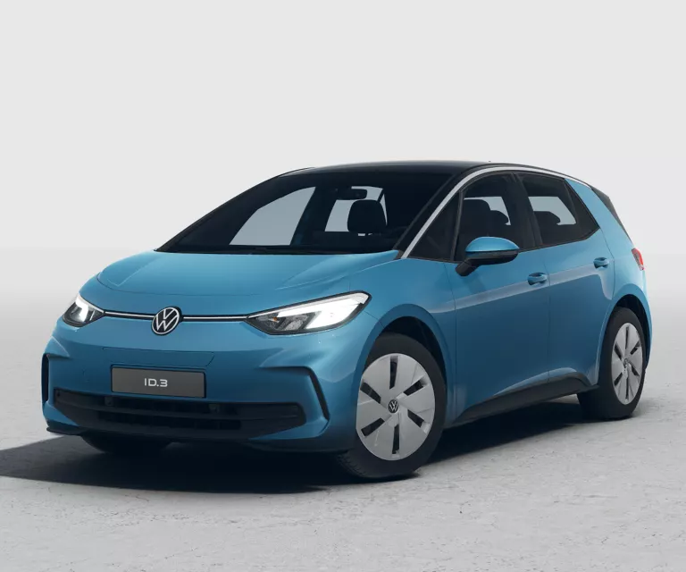 Türkis-schwarzer VW ID.3 mit fünf Türen, LED-Scheinwerfern und Radkappen, Frontansicht leicht von rechts