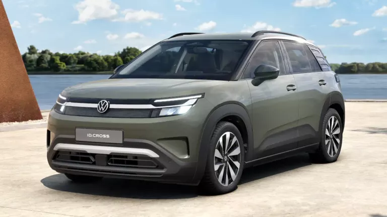 VW ID. Cross Life in dreiviertel Frontansicht in Nori Green Metallic.