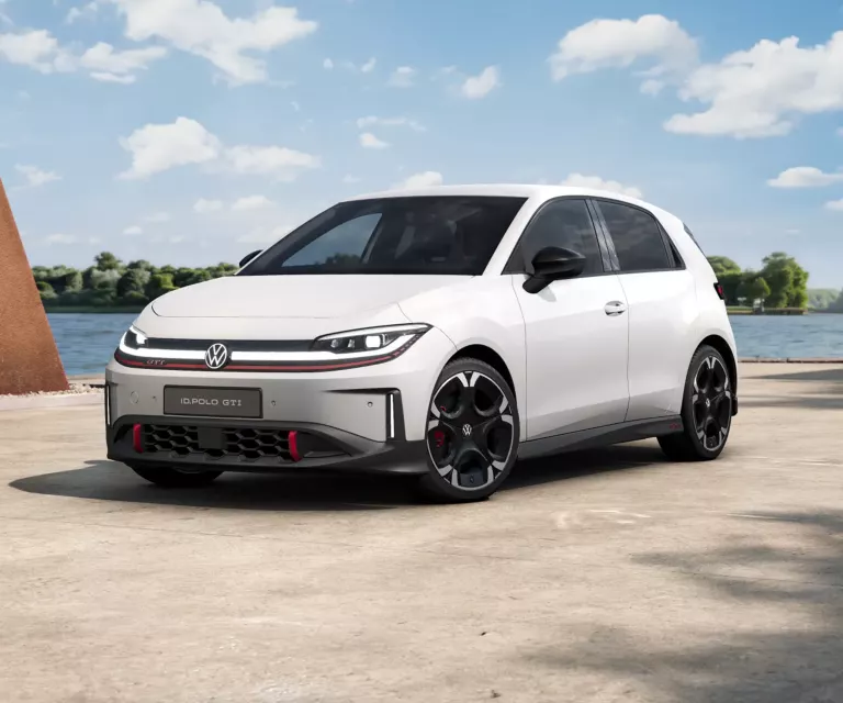 Ein weißer ID. Polo GTI in der Frontansicht.