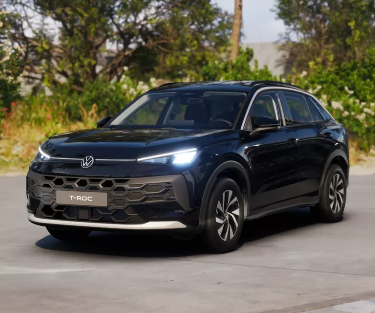 Ein gelber VW T-Roc Life im Halbprofil.