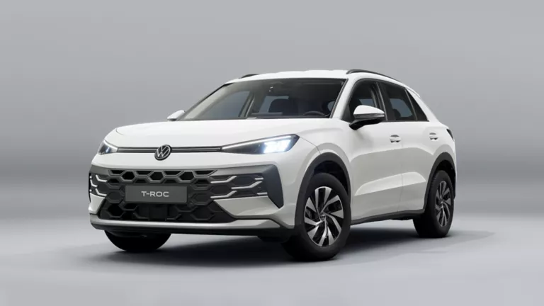 Weißer T-Roc Life im Winkel