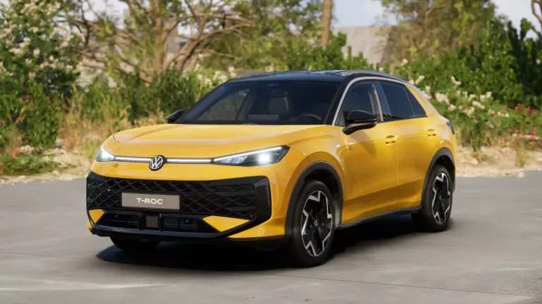 Frontale Ansicht eines gelben VW T-Roc