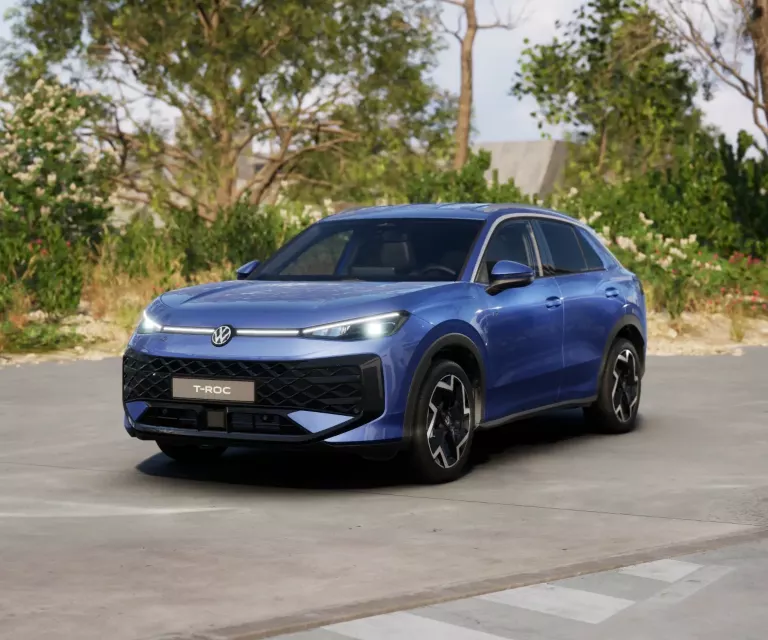 Frontale Ansicht eines blauen VW T-Roc