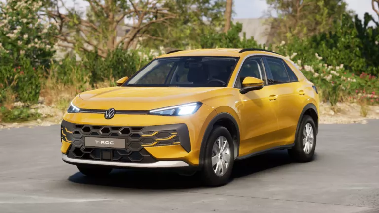 Gelber VW T-Roc SUV, Frontansicht, geparkt auf Asphalt, umgeben von Bäumen und Sträuchern.