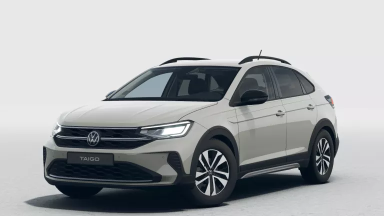 Seitliche Frontansicht eines grauen VW Taigo