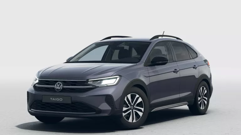 Frontale Ansicht eines grauen VW Taigo