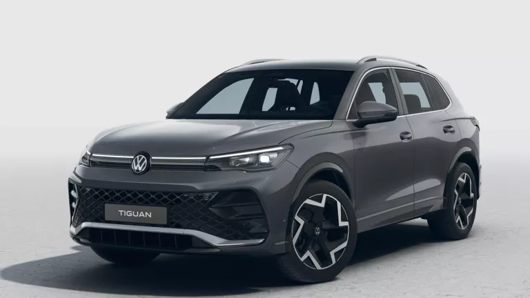 Frontale Ansicht eines grauen VW Tiguan