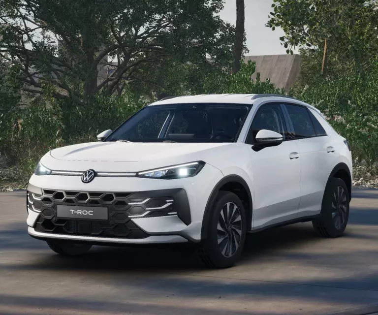 Ein weißer VW T-Roc Life.