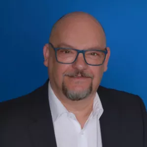 Larry Schmitt