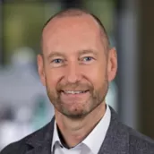 i.A. Carsten  Schöler