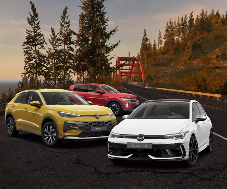 Golf R, T-Roc und T-Cross vor buntem Laubwald