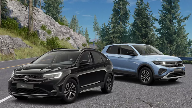 Taigo und T-Cross fahren auf einer Straße