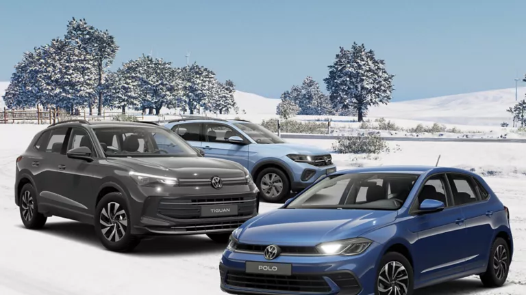 3 VW-Modelle, im Hintergrund eine Schneelandschaft.