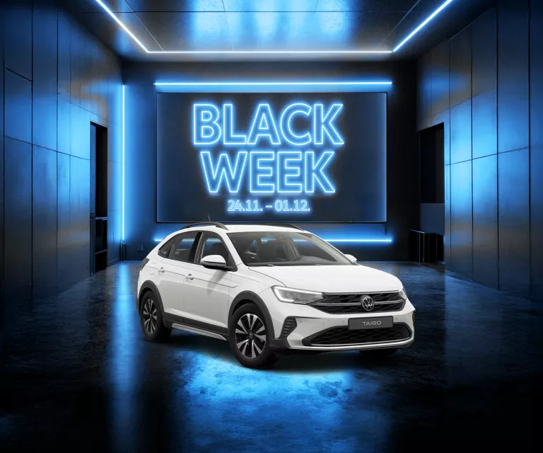 Weißer VW Taigo mit fünf Türen, LED-Scheinwerfern und Radkappen, Frontansicht leicht von rechts