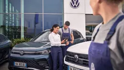 Due Service Partner Volkswagen di fronte all'officina