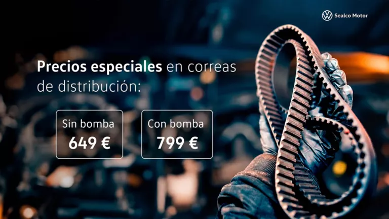 Una mano sujetando una correa de distribución con el texto de la oferta