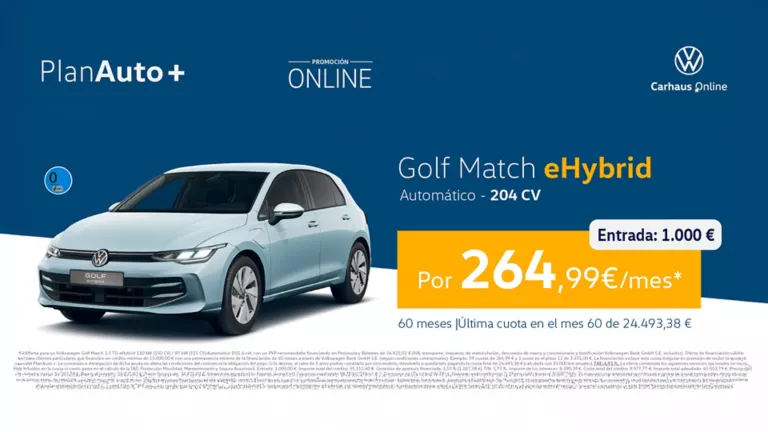 Un Volkswagen Golf Match azul claro sobre fondo blanco y azul