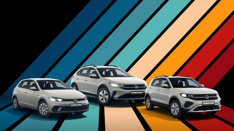 Drei VW-Modelle vor buntem Hintergrund