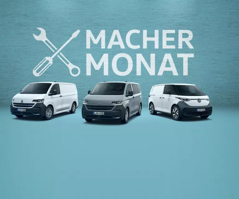 Der Schriftzug Macher Monat steht über drei VW Nutzfahrzeugen.