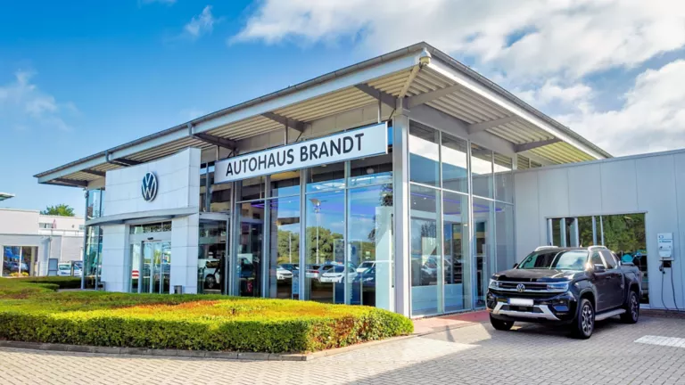 Front des Autohaus Brandt