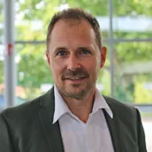 Sven Holowath