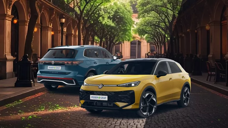 Blauer Tiguan von hintern und Gelber T-Roc von vorne in einer städtischen Umgebung