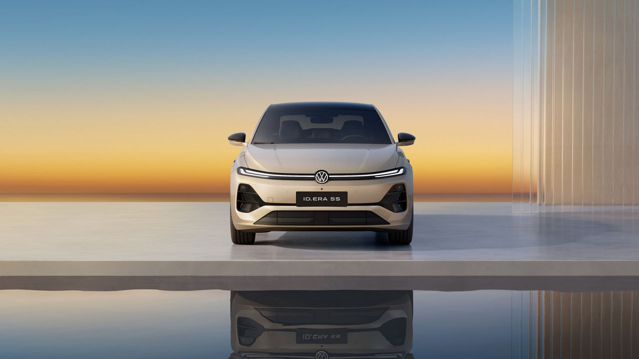 Front view of the Volkswagen ID. ERA 5S displayed on a minimalist platform. The vehicle features a distinctive light signature, aerodynamic design and advanced driver assistance capabilities powered by CARIZON's Level 2++ technology platform.
