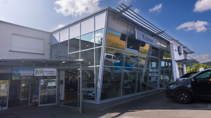 Eingang von dem Autohaus Willi Krämer