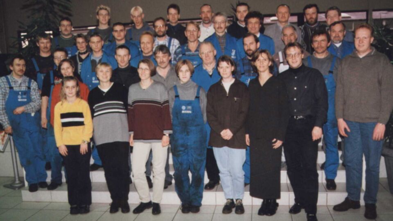 Teamfoto der Mitarbeiter von Autohaus Holst 2001