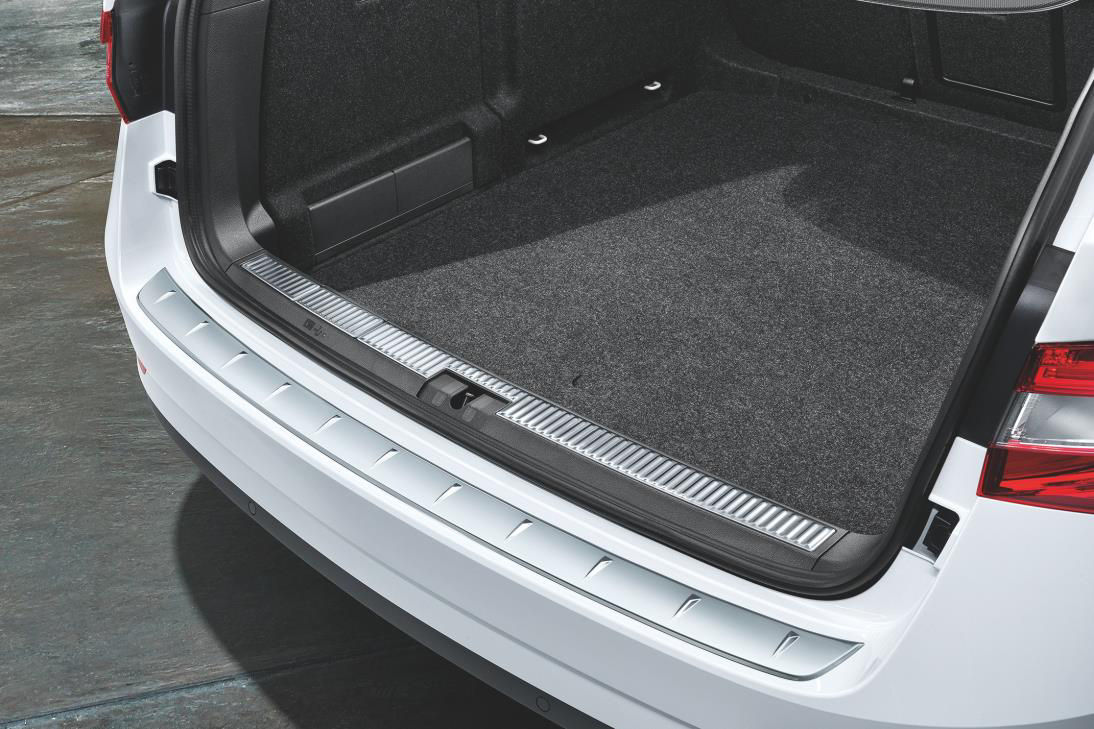 Protective decorative strip for the loading edge – silver