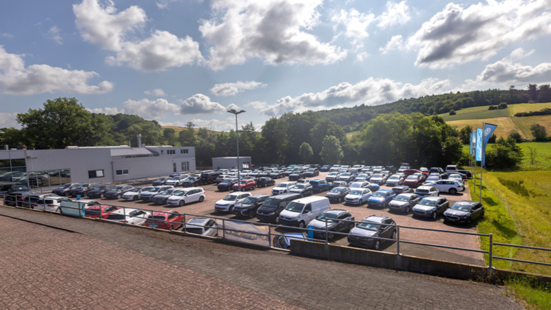 Parkplatz von dem Autohaus WIlli Krämer