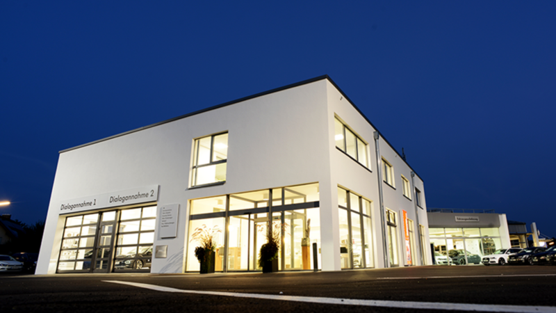 Aussenaufnahme der Werkstatt im dunkeln