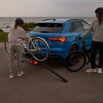Bicycle loading ramp for rear carrier