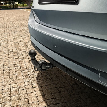 Tow bar with electroinstallation