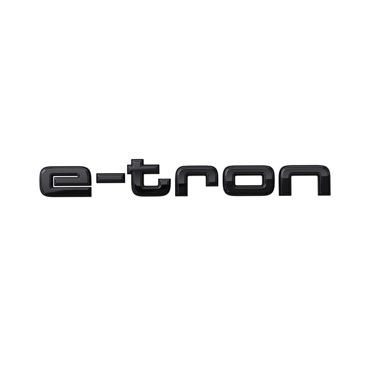 Désignation du modèle e-tron en noir